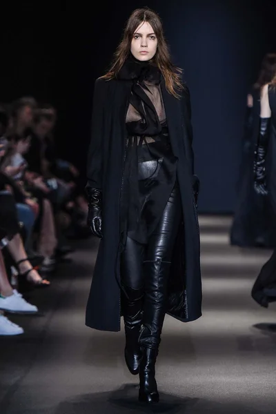 Look 24